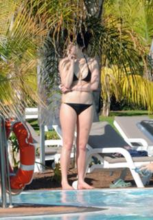 Gemma Arterton feet photo thumbnail