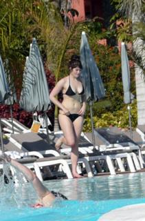 Gemma Arterton feet photo thumbnail