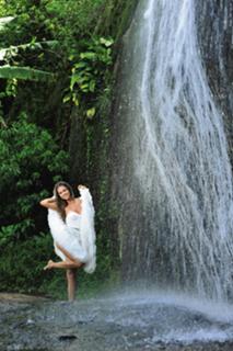Zaira Nara feet photo thumbnail