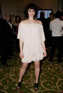 Gemma Arterton feet photo thumbnail