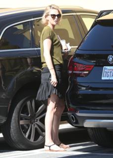 Charlize Theron feet photo thumbnail