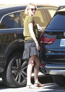 Charlize Theron feet photo thumbnail