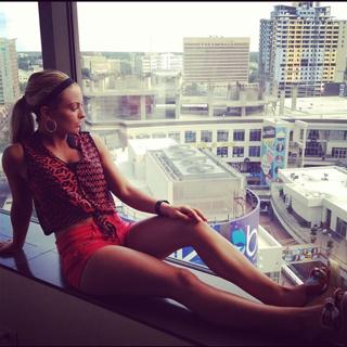 Amanda Saccomanno feet photo thumbnail
