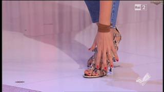 Caterina Balivo feet photo thumbnail