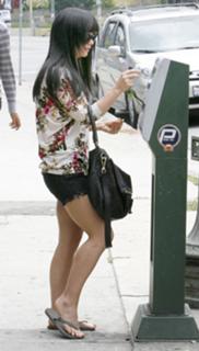 Christina Ricci feet photo thumbnail