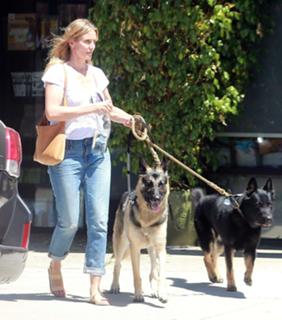 Cameron Diaz feet photo thumbnail