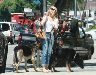 Cameron Diaz feet photo thumbnail