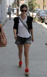 Rachel Bilson feet photo thumbnail