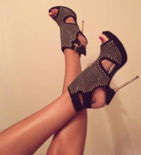 Valentina Vignali feet photo thumbnail