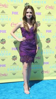 Laura Marano feet photo thumbnail