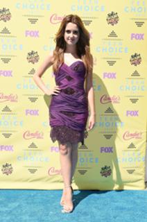 Laura Marano feet photo thumbnail