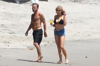 Charlotte McKinney feet photo thumbnail