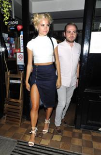 Pixie Lott feet photo thumbnail