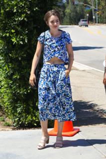 Lily Collins feet photo thumbnail