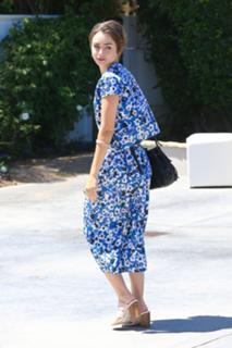 Lily Collins feet photo thumbnail