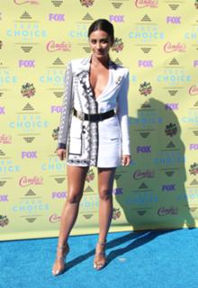 Shay Mitchell feet photo thumbnail