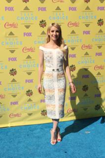 Emma Roberts feet photo thumbnail