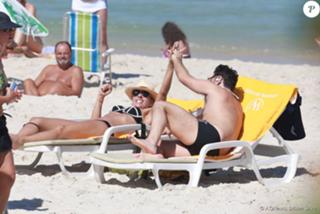 Adriane Galisteu feet photo thumbnail