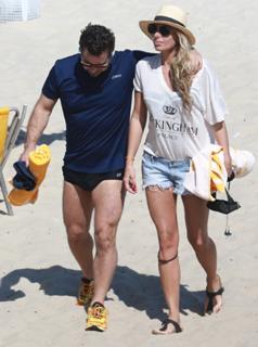 Adriane Galisteu feet photo thumbnail