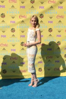 Emma Roberts feet photo thumbnail