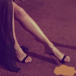 Selena Gomez feet photo thumbnail