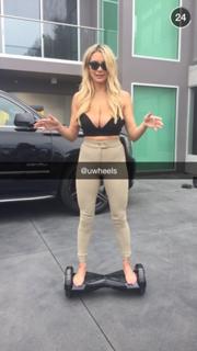 Lindsey Pelas feet photo 1