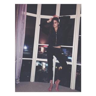 Taylor Hill feet photo thumbnail