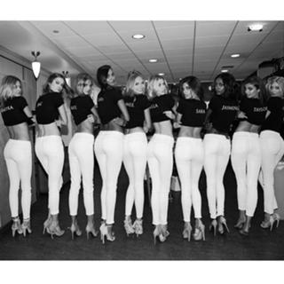 Taylor Hill feet photo thumbnail