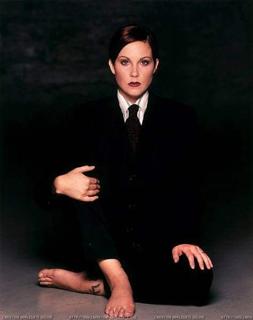Christina Applegate feet photo thumbnail