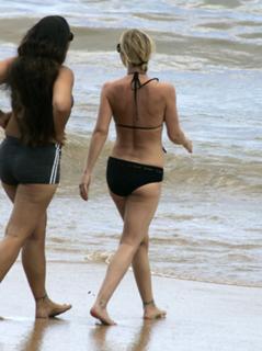 Christina Applegate feet photo thumbnail
