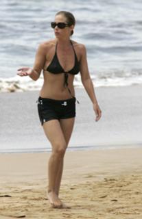 Christina Applegate feet photo thumbnail