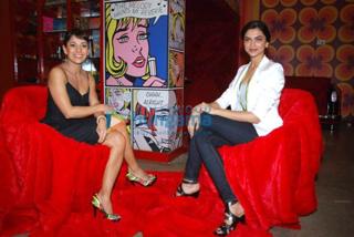 Deepika Padukone feet photo thumbnail