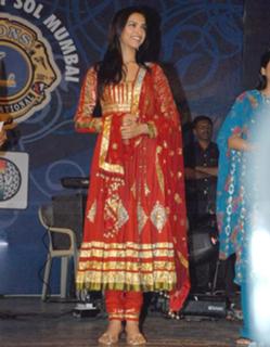 Deepika Padukone feet photo thumbnail