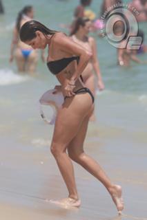 Deborah Secco feet photo thumbnail