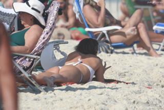 Deborah Secco feet photo thumbnail