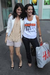 Selena Gomez feet photo 1