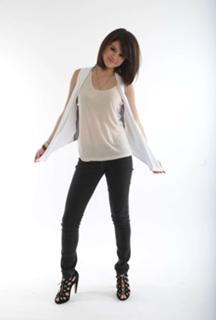 Selena Gomez feet photo thumbnail