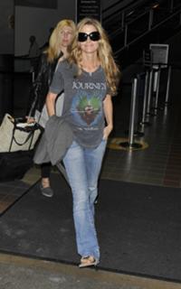 Denise Richards feet photo thumbnail
