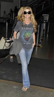 Denise Richards feet photo thumbnail