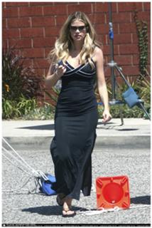 Denise Richards feet photo thumbnail