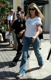 Denise Richards feet photo thumbnail