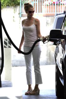Denise Richards feet photo thumbnail