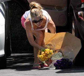 Denise Richards feet photo thumbnail
