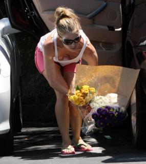 Denise Richards feet photo thumbnail