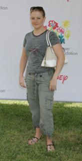 Melissa Joan Hart feet photo thumbnail