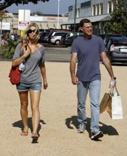 Denise Richards feet photo thumbnail