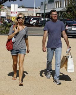 Denise Richards feet photo thumbnail