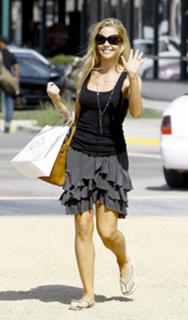 Denise Richards feet photo thumbnail