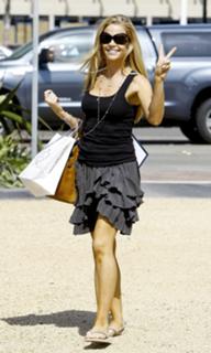 Denise Richards feet photo thumbnail