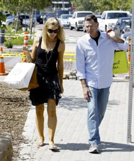 Denise Richards feet photo thumbnail